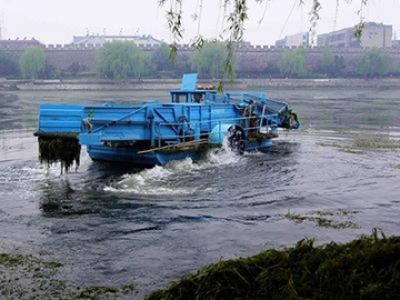 Спасательное судно для очистки водоема в Сянъян (Китай)