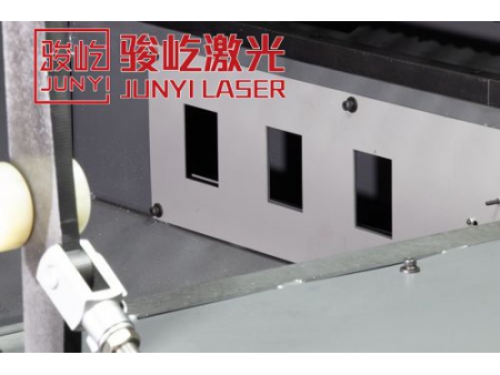 Высокомощный оптоволоконный лазерный станок VF6025H  (полностью закрытый лазерный резак с челночным столом)