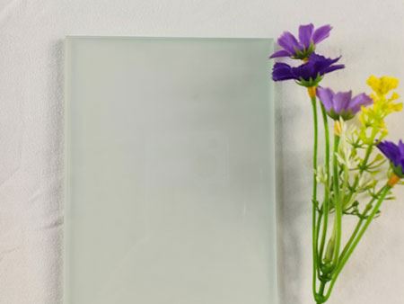 Цветное ламинированное стекло