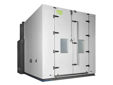 Из модульных панелей  Климатическая камера большого размера типа Walk-In