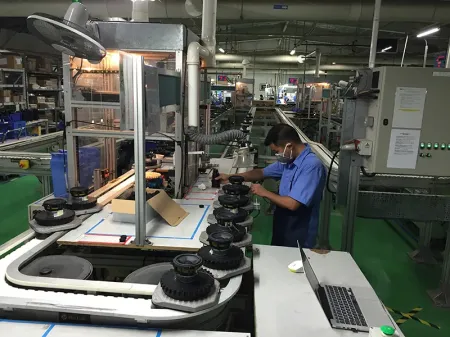 Решения для конвейерных систем  Одноручьевой пластинчатый конвейер для паллет