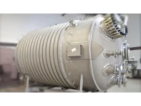 Реактор с рубашкой из полутруб (материал: титан)