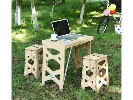 Складные пластиковые столы и стулья