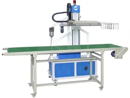 Робот-укладчик для термоформовочных машин по производству пластиковых стаканов