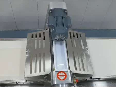 Тестораскаточная машина настольная