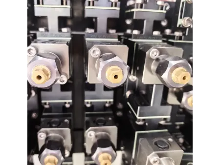 Устройство для распыления смазок/разделителей на пресс формы (контурное напыление)