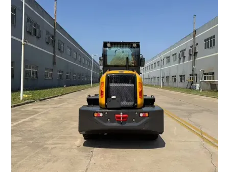 Фронтальный погрузчик с телескопической стрелой