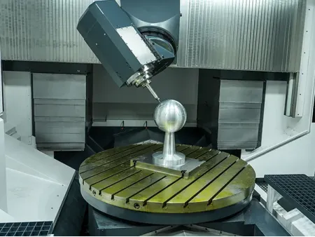 5-осевой обрабатывающий центр  с наклонной головкой на 45°