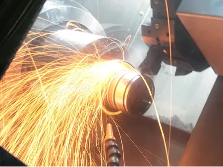 Высокоточный токарный станок с ЧПУ