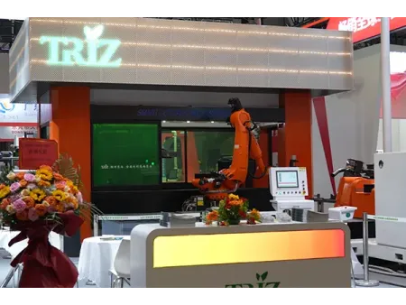 16-осевой двухстанционный 3D-станок для лазерной резки труб