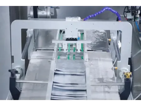 Машина для фасовки в готовые пауч-пакеты с 1 дозирующей головкой