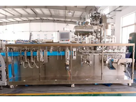 Горизонтальная фасовочно-упаковочная машина для пакетов дой-пак со штуцером с одной дозирующей головкой