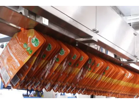 Машины для розлива и укупорки в пауч-пакеты со штуцером